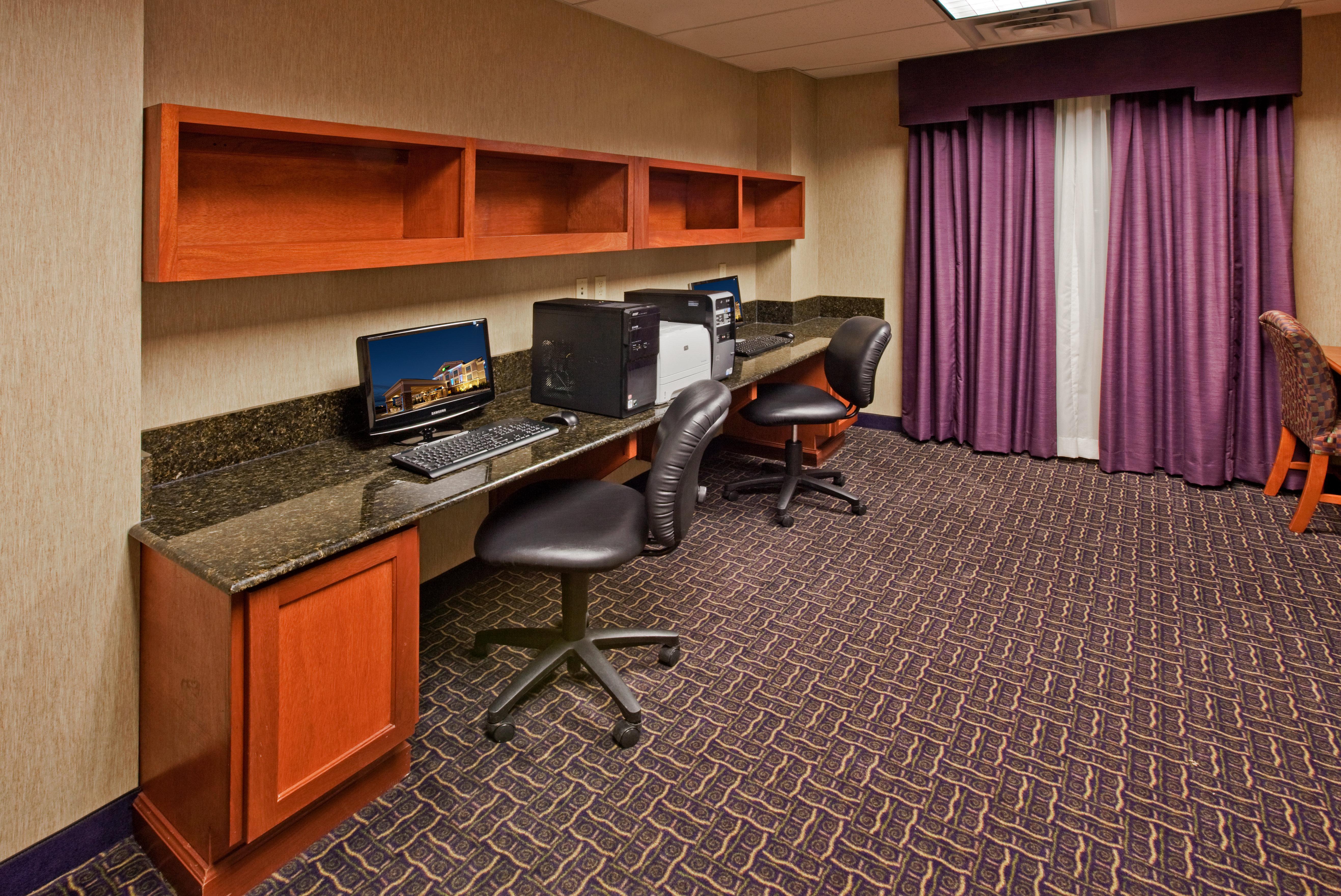 Holiday Inn Express Hotel And Suites Ada By Ihg Exterior foto