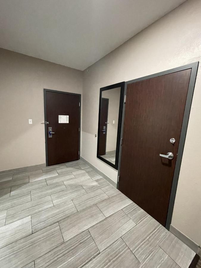 Holiday Inn Express Hotel And Suites Ada By Ihg Exterior foto