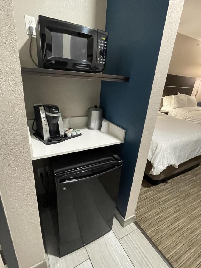 Holiday Inn Express Hotel And Suites Ada By Ihg Exterior foto