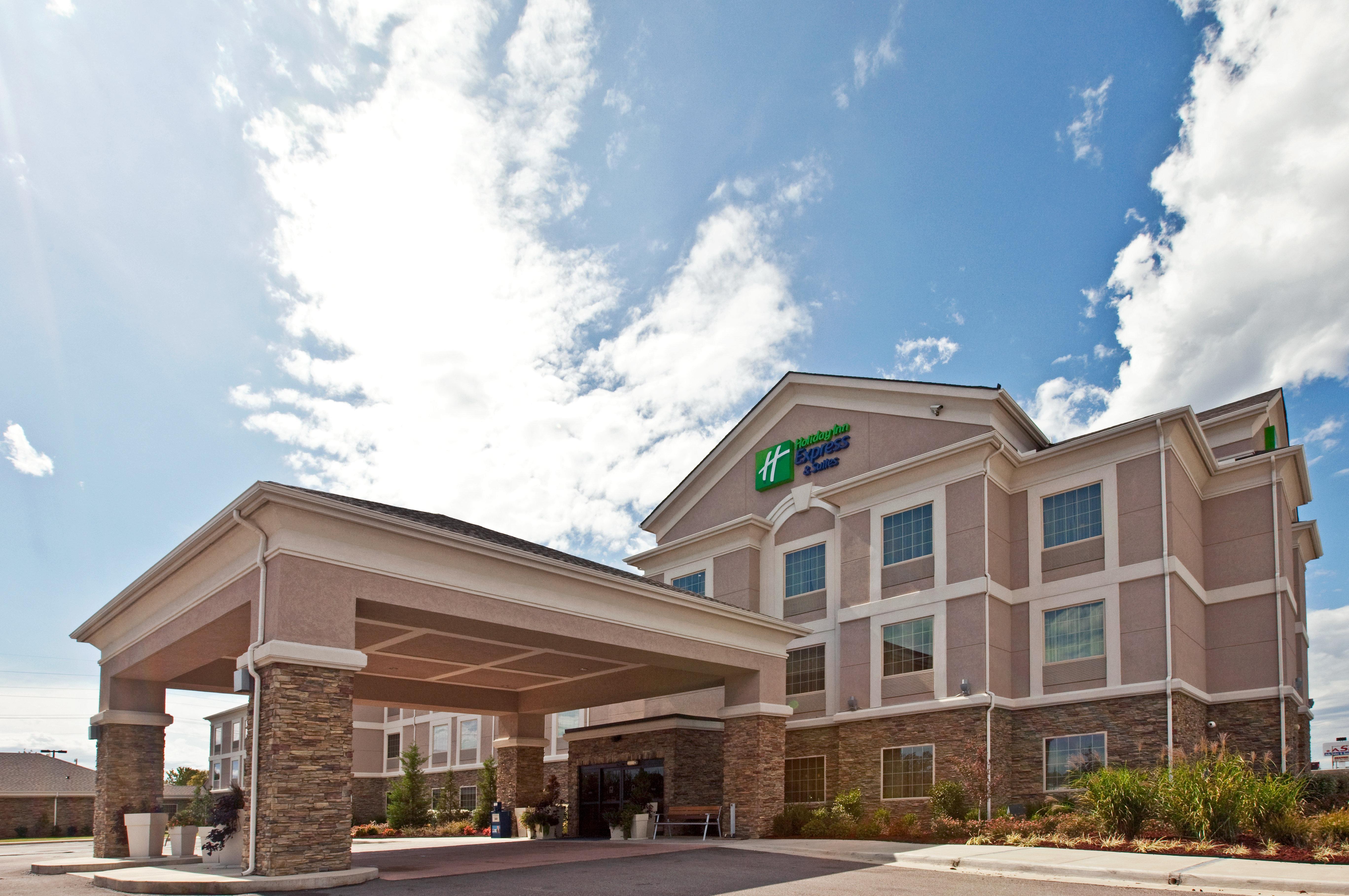 Holiday Inn Express Hotel And Suites Ada By Ihg Exterior foto